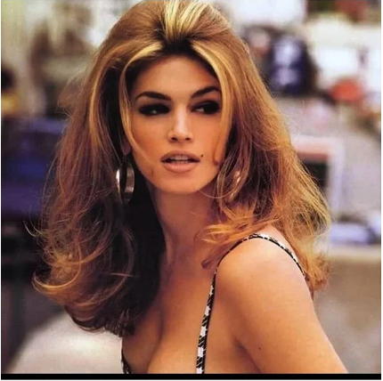 20 eleganckich kobiet z lat 90., które nie potrzebowały silikonu ani photoshopa. Spójrzcie tylko na nie!