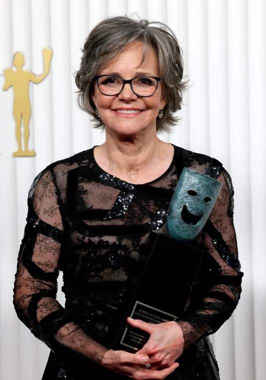 „Nie jesteś wystarczająco ładna” – mówili ludzie. A ona zdobyła dwie statuetki Oscara i wychowała dwóch synów, którzy również stali się sławni!