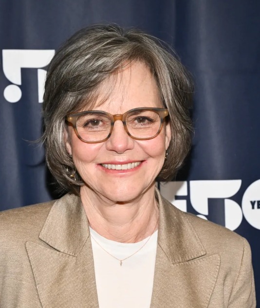 „Nie jesteś wystarczająco ładna” – mówili ludzie. A ona zdobyła dwie statuetki Oscara i wychowała dwóch synów, którzy również stali się sławni!