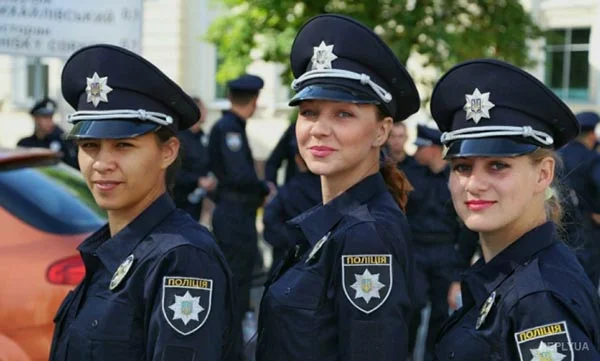 Jak wyglądają najpiękniejsze policjantki w 22 krajach świata