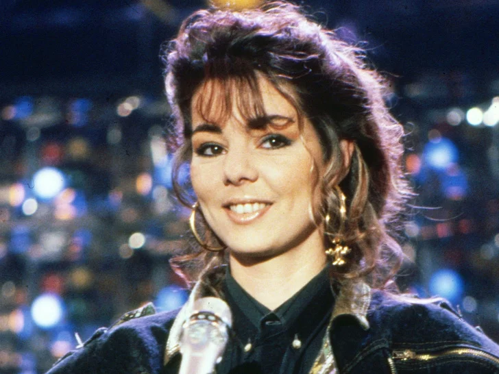 Kiedyś była bardziej popularna niż Madonna. Co stało się z legendarną piosenkarką lat 80. Sandrą i gdzie ona teraz jest?