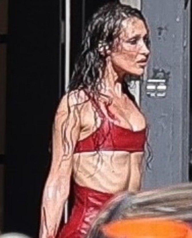 Fani zaniepokojeni kruchego wyglądu 28-letniej supermodelki: kim ona jest i co naprawdę się dzieje?