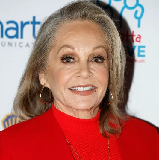 „Zawsze wątpiła w swoją urodę, ale zdobiła okładki 500 magazynów”: dziś aktorka ma 66 lat i nadal budzi podziw!