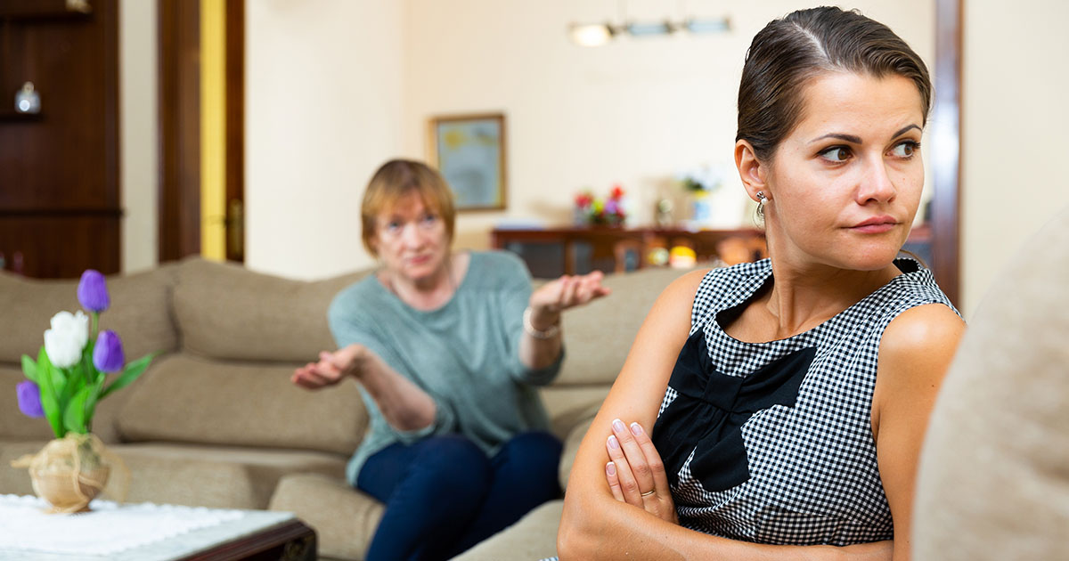 Moja teściowa niespodziewanie wręczyła mi dwa miliony i poradziła, żebym wybrała się w podróż za granicę, żeby się zrelaksować... Ale w dniu wylotu na lotnisko potajemnie wróciłam do domu i odkryłam przerażającą prawdę.