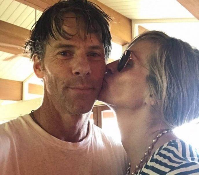 Starzec ze swoją żoną: zdjęcia Julii Roberts z mężem stały się viralowe w Internecie