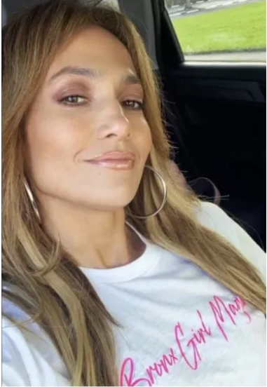 Sylwetka – po prostu bomba: Jennifer Lopez w stylowym body podrażniła obserwujących swoim wysportowanym ciałem.
