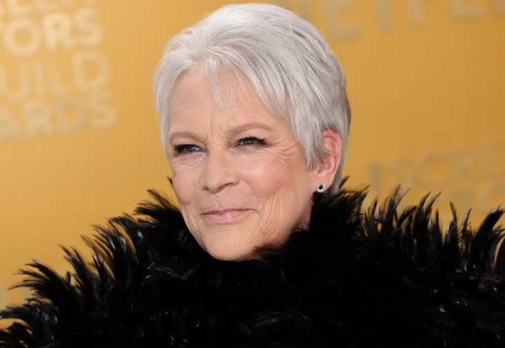 Jamie Lee Curtis zaszokowała wszystkich czarną sukienką z piór, a fani porównują ją do kruka!