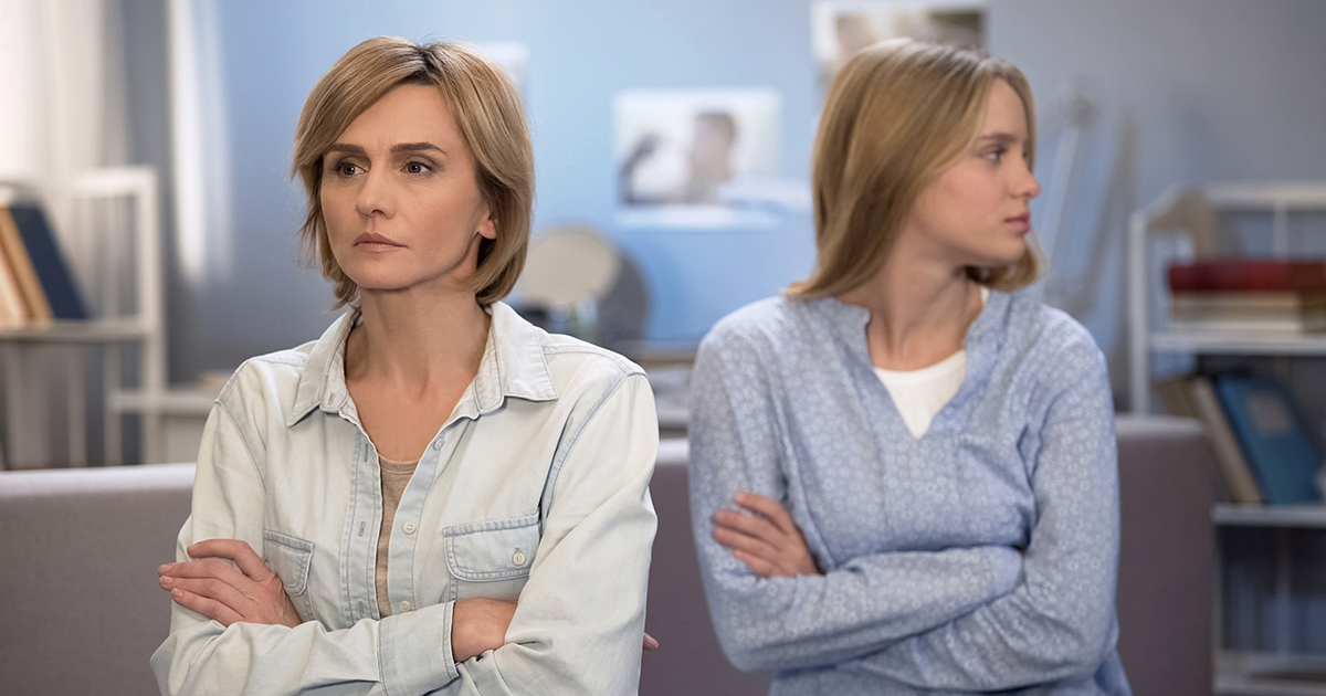 Moja teściowa niespodziewanie wręczyła mi dwa miliony i poradziła, żebym wybrała się w podróż za granicę, żeby się zrelaksować... Ale w dniu wylotu na lotnisko potajemnie wróciłam do domu i odkryłam przerażającą prawdę.