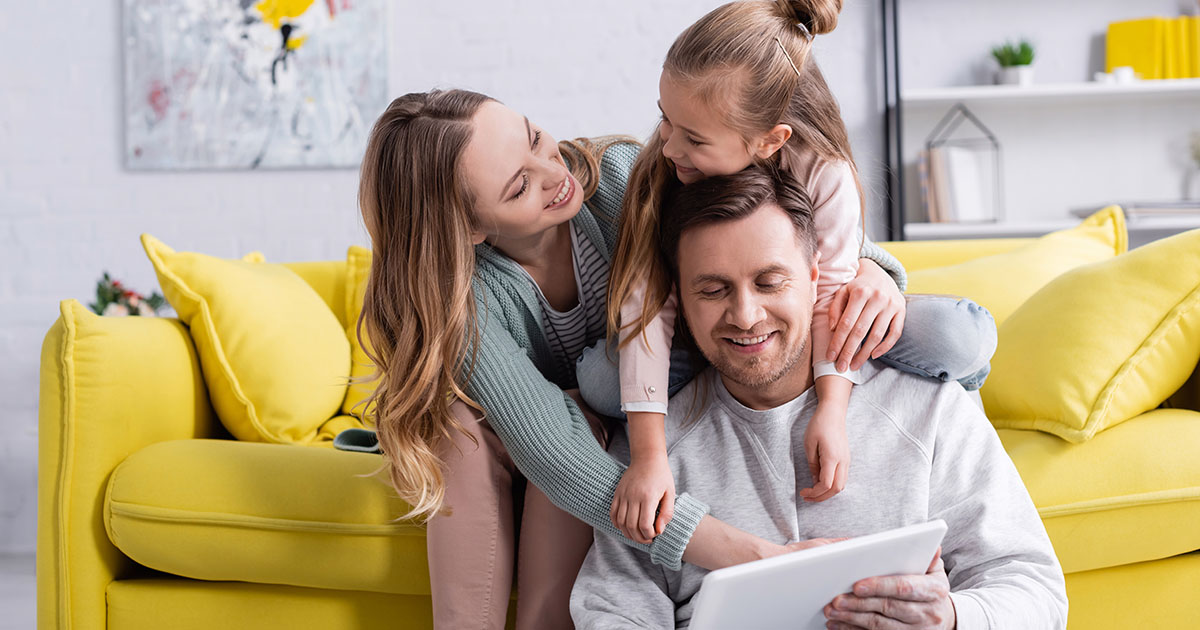 Mój mąż poprosił mnie, żebym została w domu, podczas gdy on sam pójdzie na koncert galowy, ale był w szoku, gdy zobaczył mnie tam na scenie z dyrektorem generalnym.
