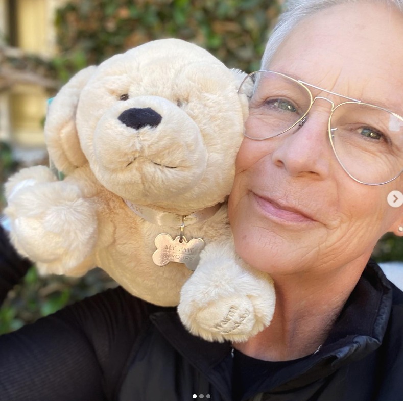 „Naprawdę inspirująca”: 65-letnia Jamie Lee Curtis pokazała swoją szczupłą sylwetkę w czarnych krótkich spodenkach!