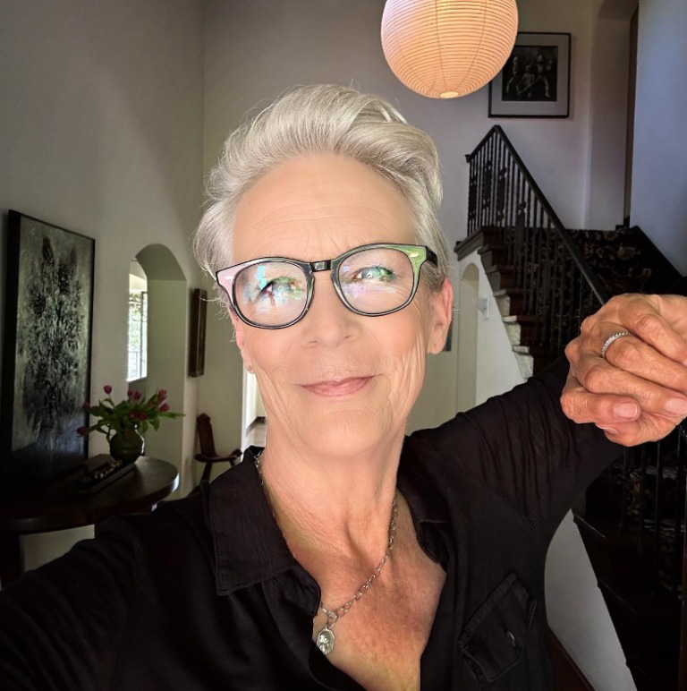 „Naprawdę inspirująca”: 65-letnia Jamie Lee Curtis pokazała swoją szczupłą sylwetkę w czarnych krótkich spodenkach!