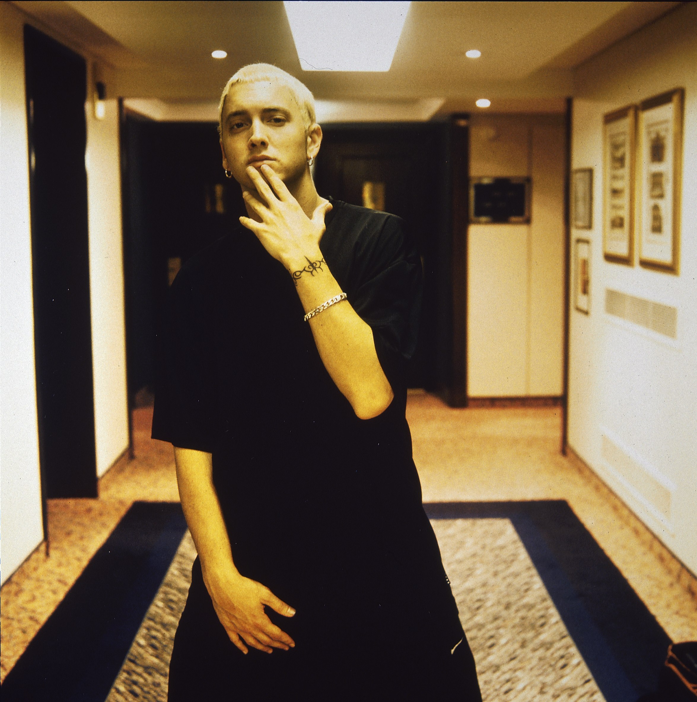 Porzucony i maltretowany: jak trudne dzieciństwo ukształtowało światową gwiazdę