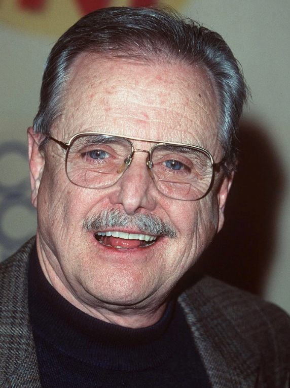 W wieku 98 lat ikona Hollywoodu osiąga cichy kamień milowy – a jej tożsamość zaskoczy Cię.