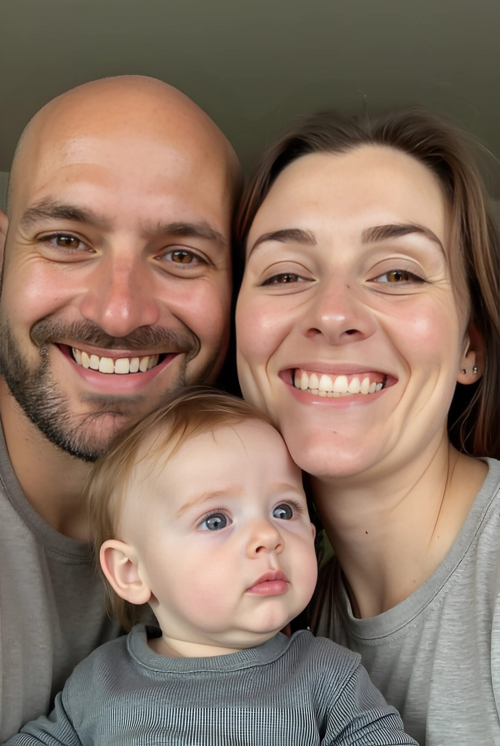 Przyjechałam do syna na Boże Narodzenie, ale on powiedział chłodno: „Kto cię zaprosił, stara kobieto? To tylko dla rodziny – wyjedź”. Spokojnie wróciłam, ale następnego ranka, patrząc na pustą kuchnię, zrozumiałam, że tak po prostu nie wyjadę.