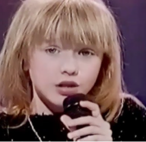 Od trudności do wpływów: jak zmagania z dzieciństwa ukształtowały głos pokolenia