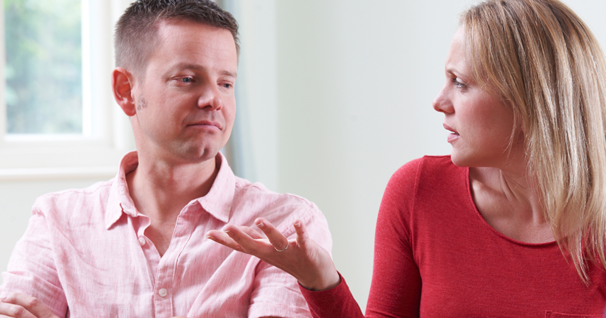 Moja siostra wydała 12 000 dolarów z mojej karty kredytowej, żeby zorganizować imprezę bez mojej zgody. Kiedy powiedziałam, że zgłoszę to na policję, mój ojciec zagroził, że wyrzuci mnie z domu – ale nawet nie mieli pojęcia, jak bardzo się pomylili.