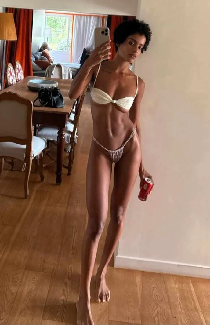 Brazylijska ciemnoskóra bogini! 58-letni Kassel pokazał swoją 28-letnią wybrankę w bikini sześć miesięcy po narodzinach syna.