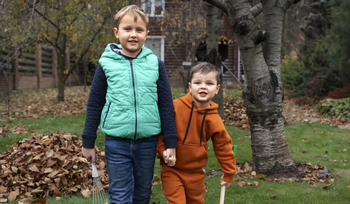 Podczas porodu straciłam jedno z moich bliźniąt — ale pewnego dnia mój syn zobaczył chłopca, który wyglądał dokładnie tak jak on