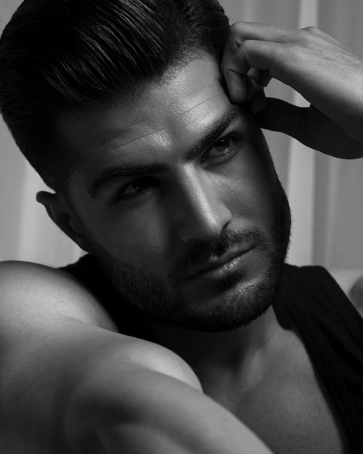 Moja przyszła teściowa powiedziała moim osieroconym młodszym braciom, że „wkrótce zostaną oddani do nowej rodziny” – więc daliśmy jej najsurowszą lekcję w jej życiu