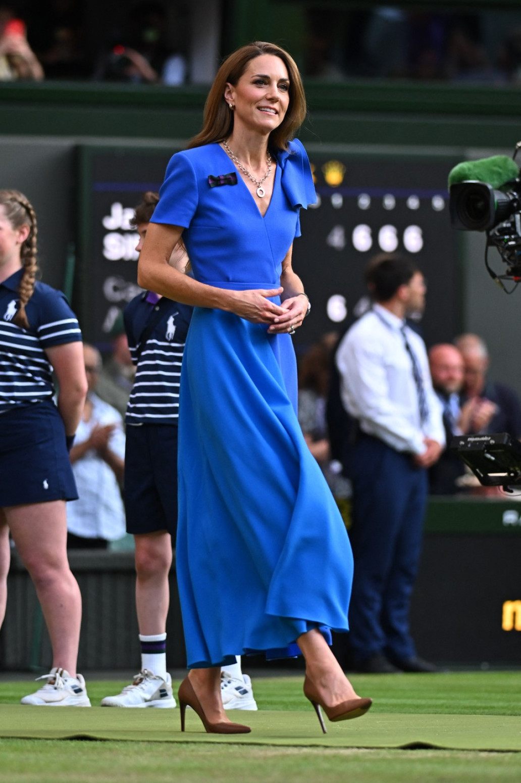 Middleton w obcisłych spodniach przeraziła poddanych: „Chuda jak kartka papieru. Topnieje na oczach”.