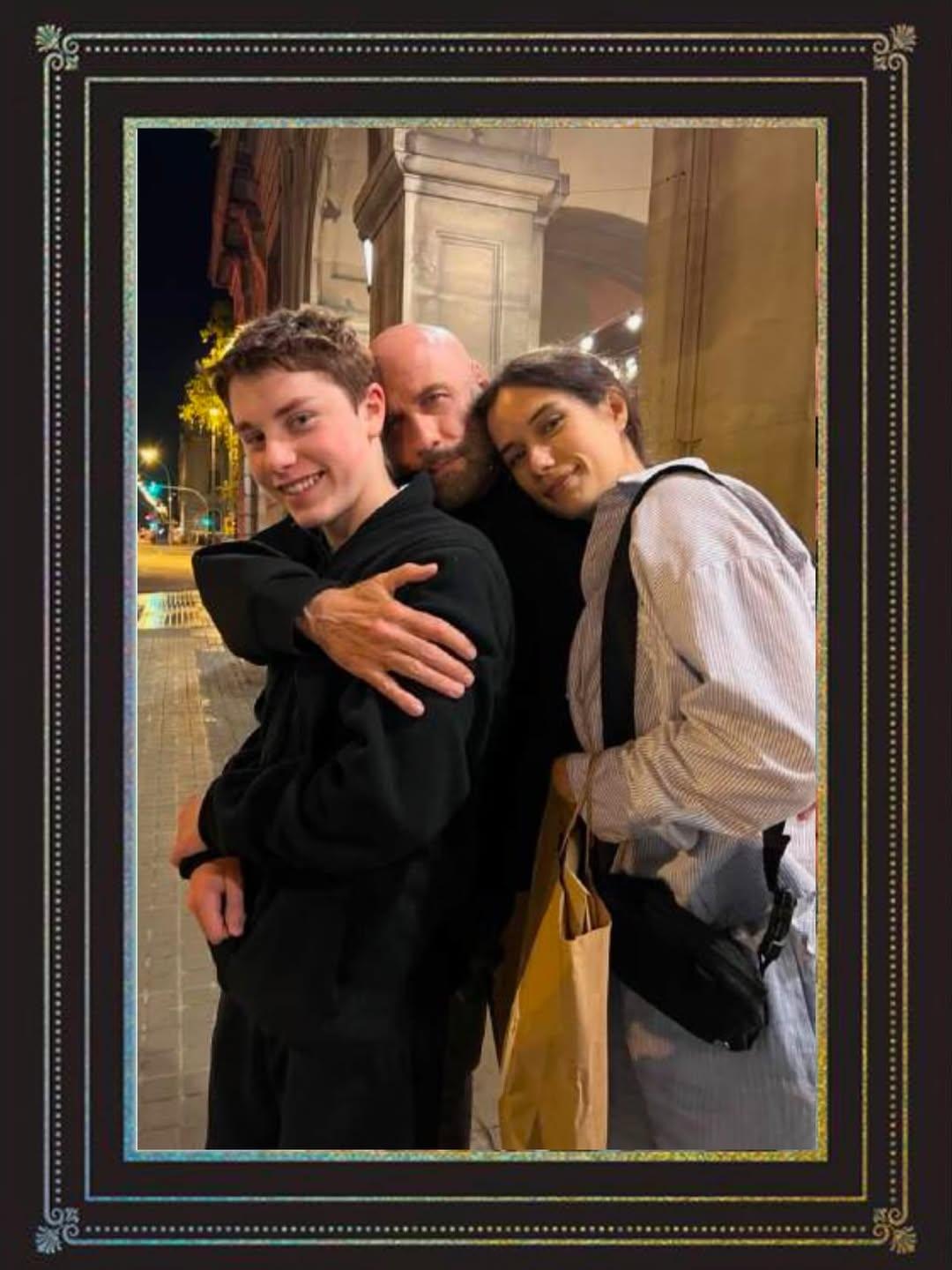 Starszy syn zmarł w wieku 16 lat, a żona zmarła na raka. 71-letni Travolta pokazał swoich spadkobierców.