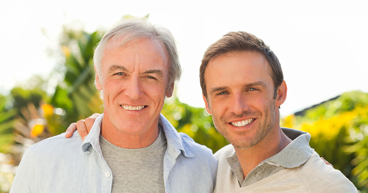 Kiedy mój ojciec podzielił spadek, mój brat dostał wszystko, a ja tylko domek dziadka – i tajemnicę, którą zabrał ze sobą do grobu