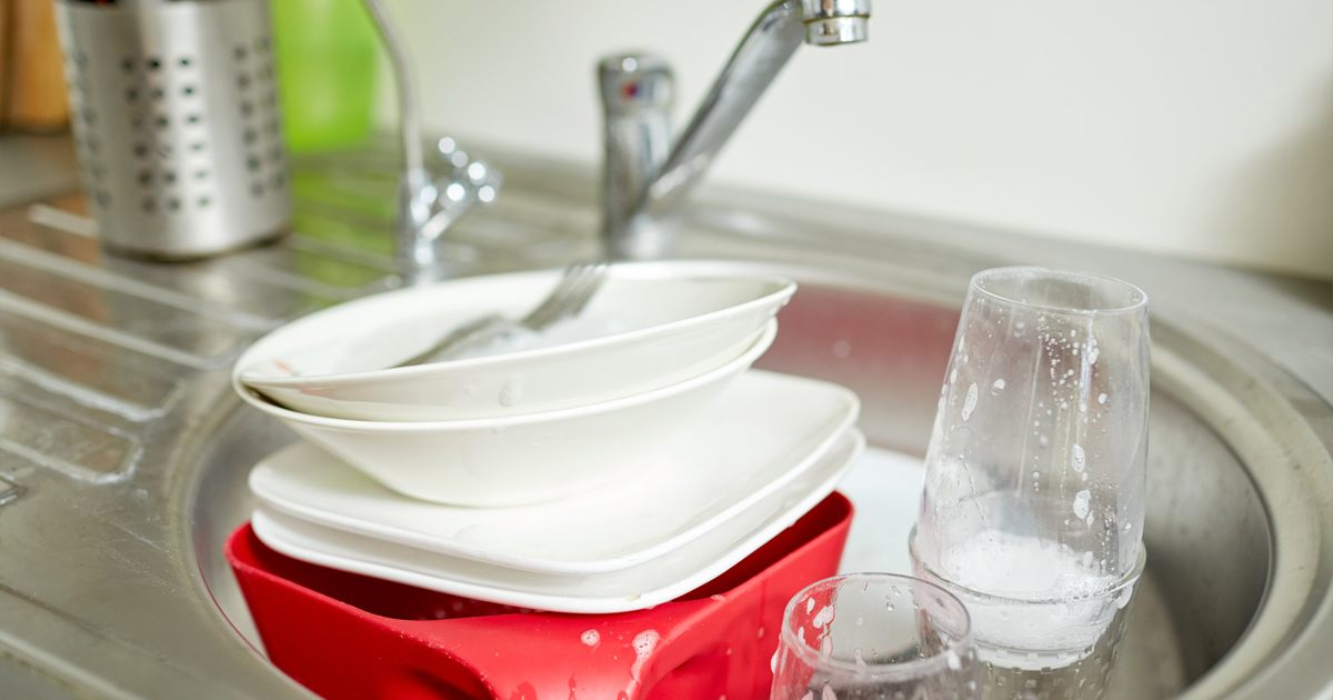 Psychologiczne znaczenie pozostawiania brudnych naczyń i dlaczego nie należy ich gromadzić