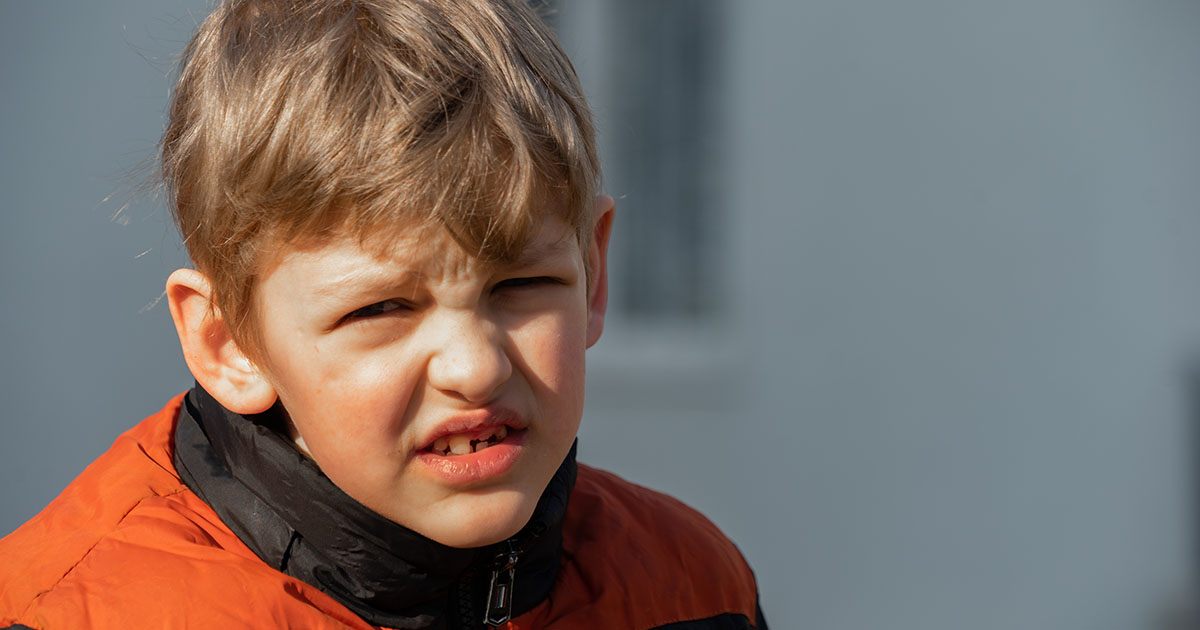 Podczas porodu straciłam jedno z moich bliźniąt — ale pewnego dnia mój syn zobaczył chłopca, który wyglądał dokładnie tak jak on