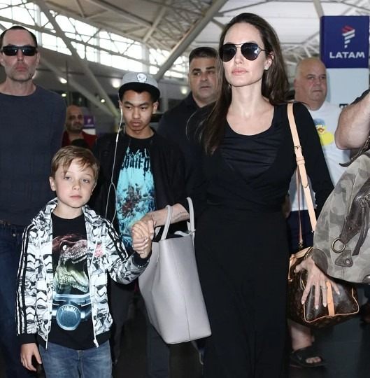 „Syn Jolie-Pitta, Knox: Kopia swojego ojca w wieku 16 lat – wywołał burzę komentarzy!” – Jak wygląda?