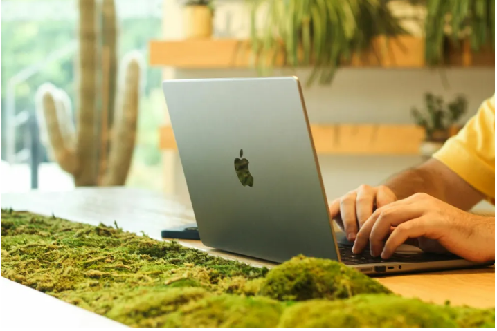 Mój mąż zamienił naszą czteroosobową rodzinę na swoją kochankę — trzy lata później spotkałam ich ponownie i było to dla mnie całkowicie satysfakcjonujące.