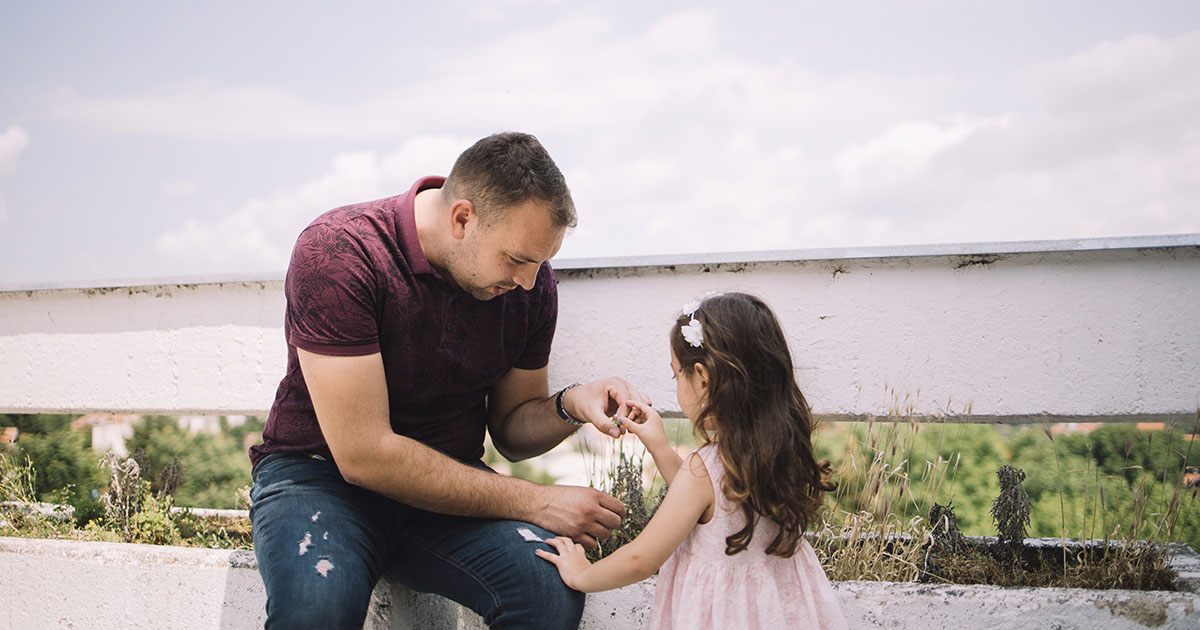 Ich habe meiner Tochter auf einem Flohmarkt einen Teddybären gekauft – erst nach ihrem Tod habe ich entdeckt, was sie darin versteckt hatte
