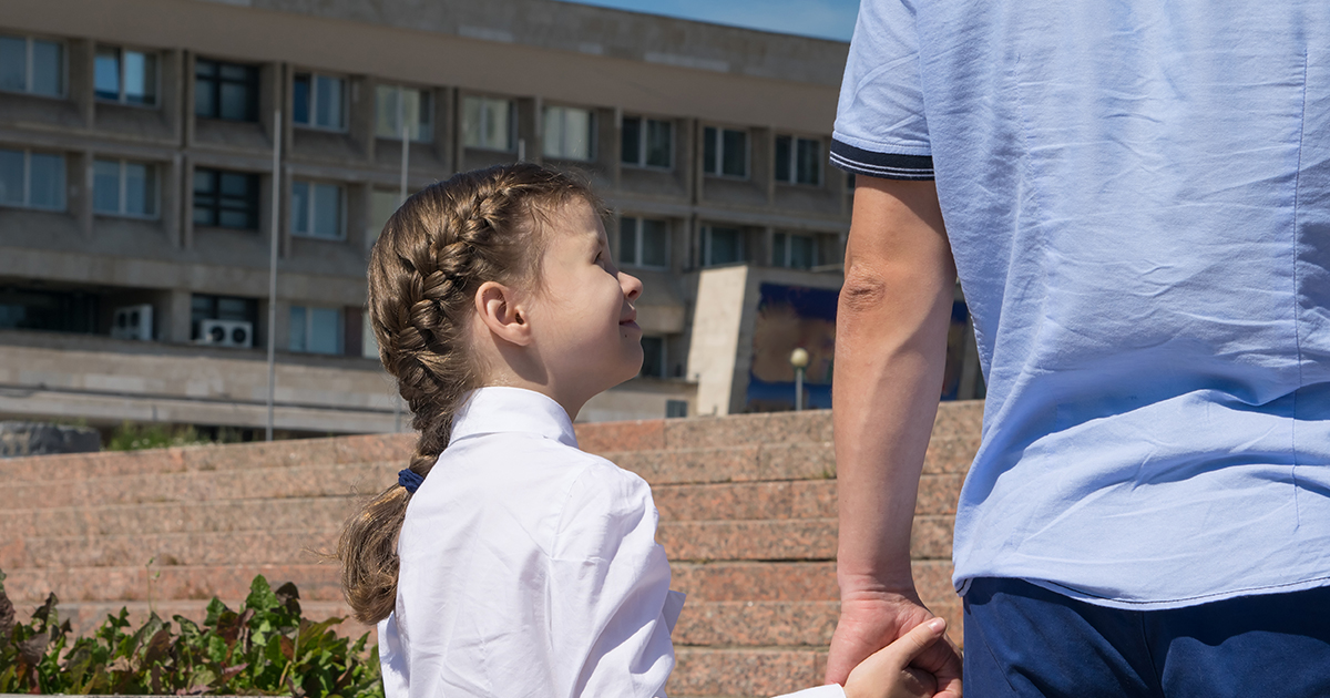 Ich habe meiner Tochter auf einem Flohmarkt einen Teddybären gekauft – erst nach ihrem Tod habe ich entdeckt, was sie darin versteckt hatte