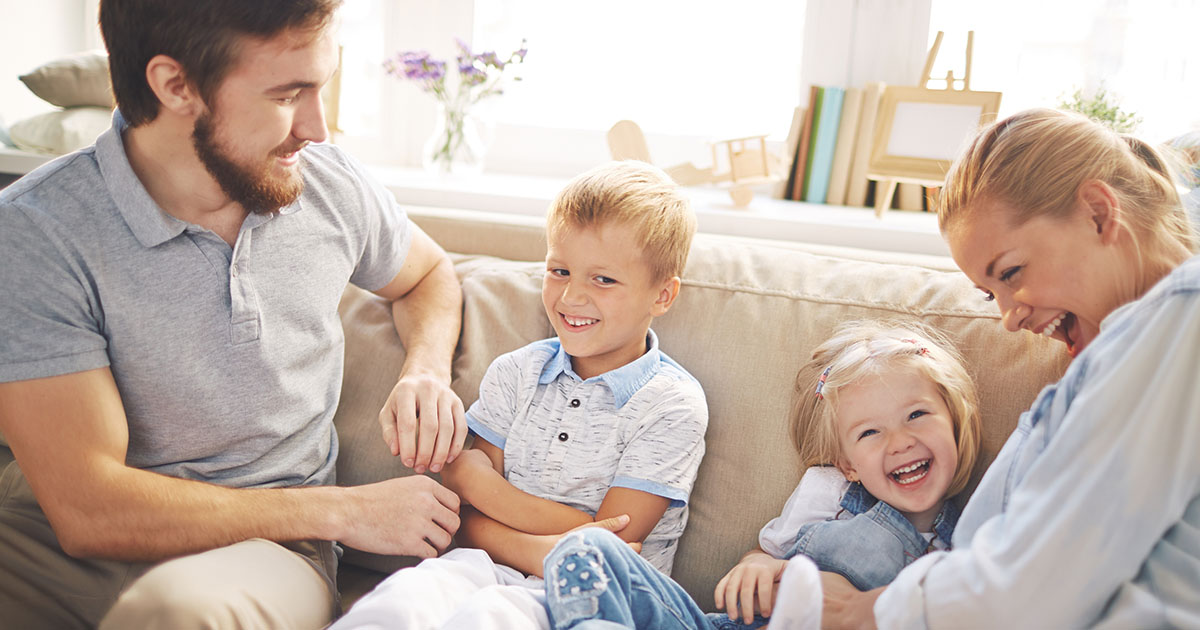 Adoptowałem czworo rodzeństwa, które chcieli rozdzielić, a rok później pojawił się nieznajomy i powiedział im prawdę o ich biologicznych rodzicach.