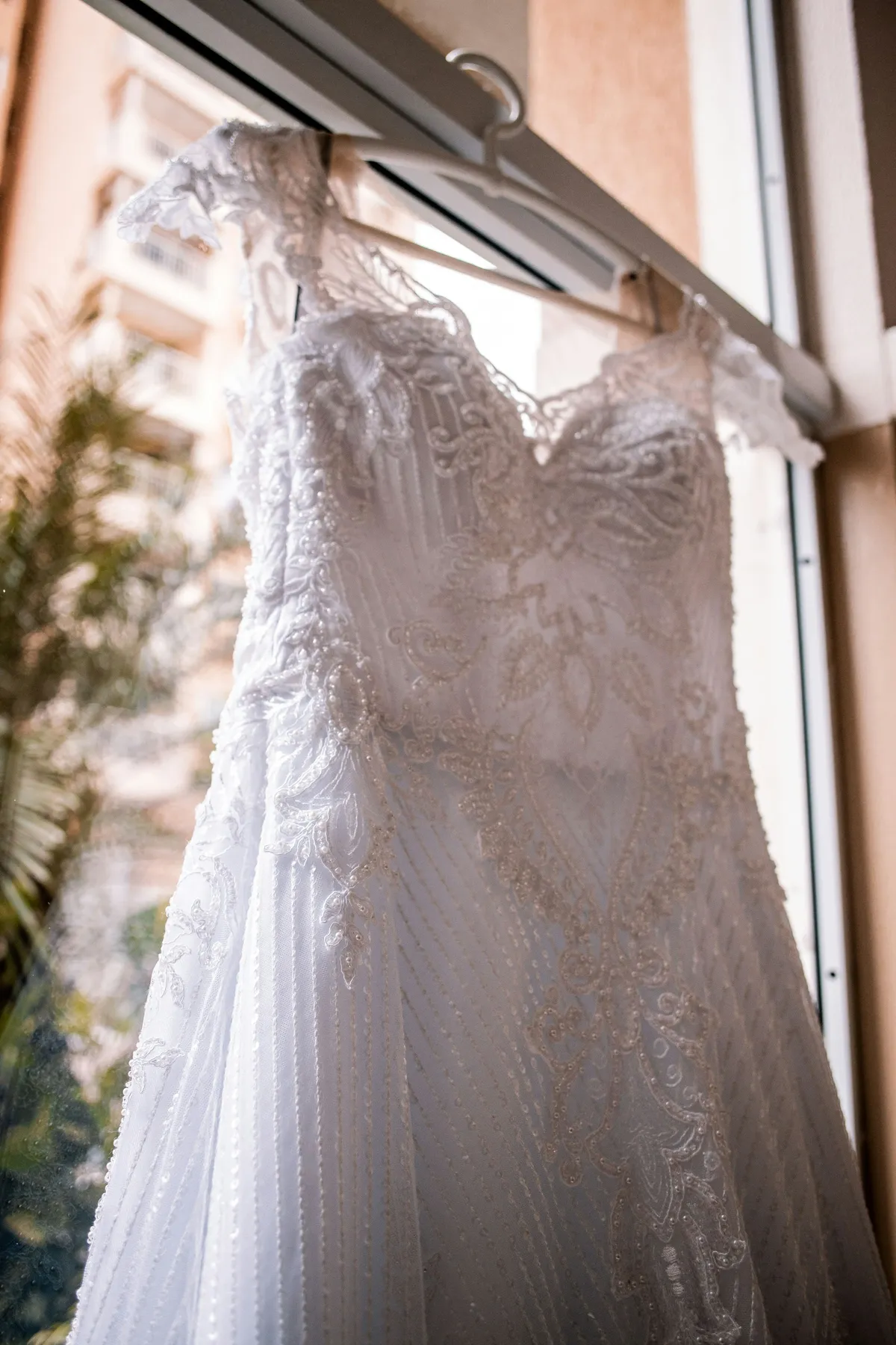 Moja macocha rozbiła na kawałki cenny zestaw kryształowych naczyń mojej zmarłej mamy – nie miała pojęcia, że to ona została oszukana.