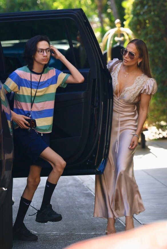 „Mama trzyma go na suchej diecie?” Internauci oniemieli na widok zdjęć 17-letniego syna Lopez