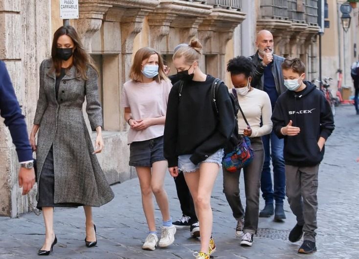 „Syn Jolie-Pitta, Knox: Kopia swojego ojca w wieku 16 lat – wywołał burzę komentarzy!” – Jak wygląda?