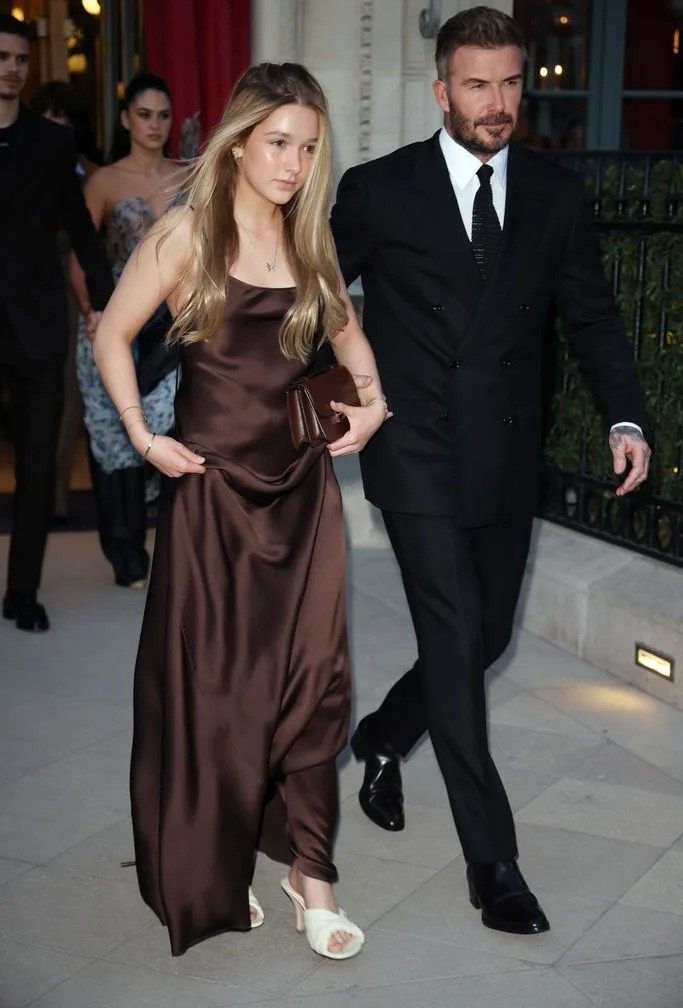 Podczas gdy Beckhamowie kłócili się z synem i synową, ich najmłodsza 14-letnia córka z małej dziewczynki zmieniła się w szczupłą nastolatkę.