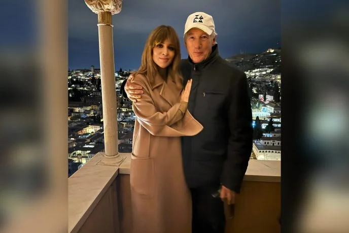 On ma 74 lata, a ona 41: Richard Gere po raz pierwszy od dłuższego czasu pokazał swoją młodą żonę