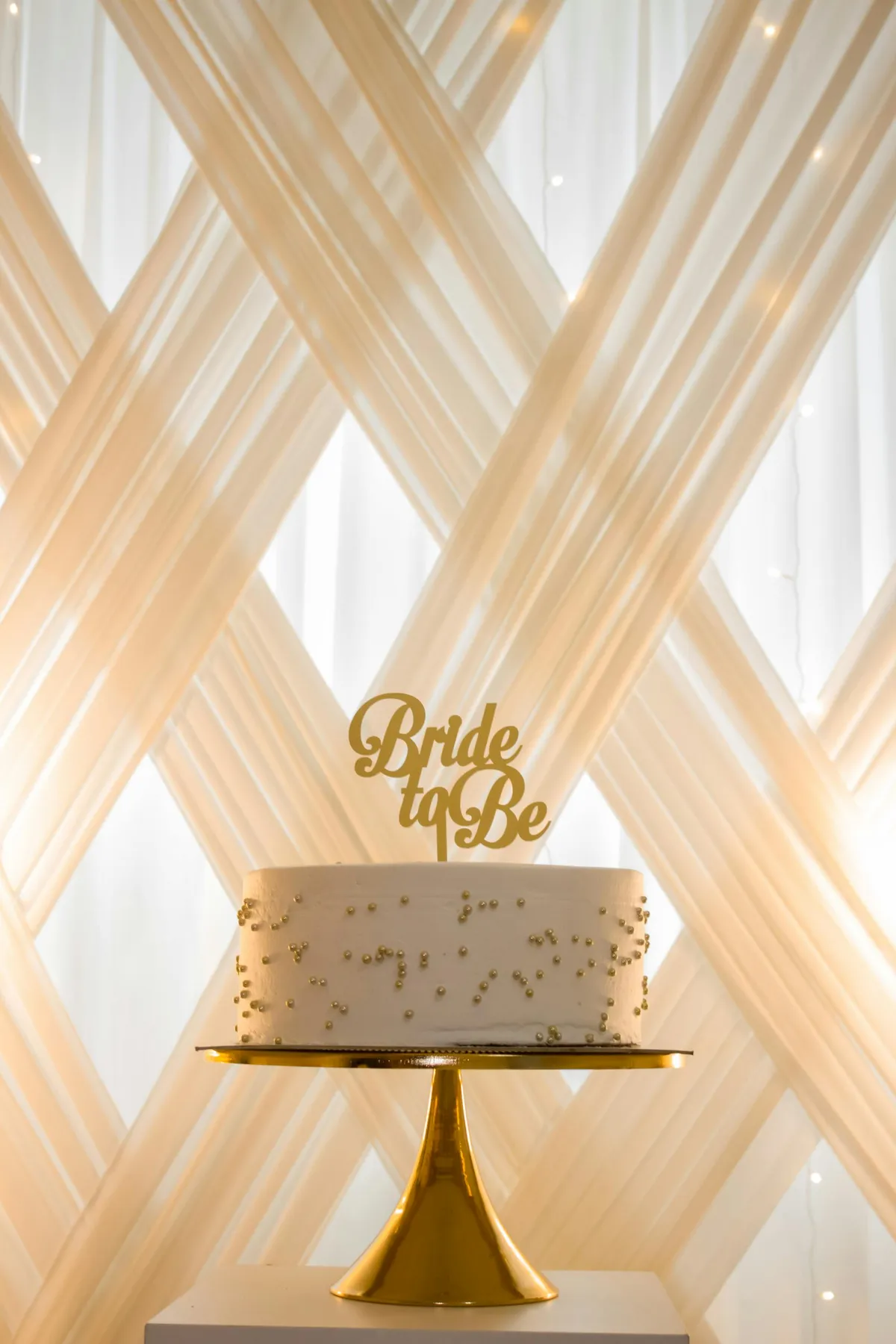 Dziewczyna mojego taty próbowała przyćmić mnie na moim własnym ślubie – więc odwróciłam sytuację i wszyscy mi bił