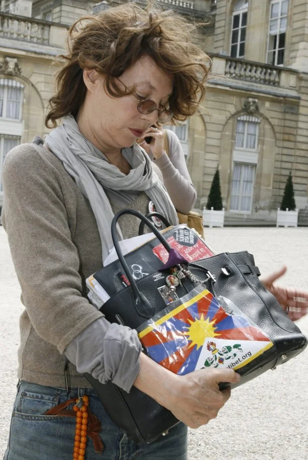 Kultowa ikona wśród gigantów mody: Jane Birkin – uosobienie nienagannego gustu i ponadczasowej elegancji