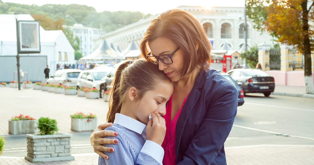Po nagłej śmierci mojej najlepszej przyjaciółki adoptowałam jej córkę – a w dniu, w którym dziewczyna osiągnęła pełnoletność, powiedziała mi: „CZAS, ABYŚ ZBIERAŁA SWOJE RZECZY!”