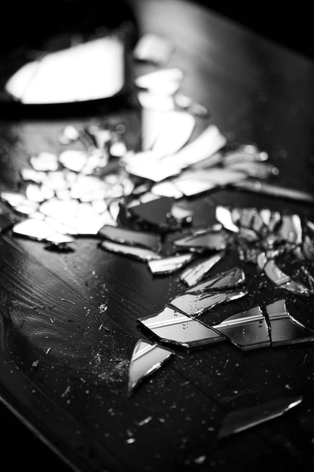 Moja macocha rozbiła na kawałki cenny zestaw kryształowych naczyń mojej zmarłej mamy – nie miała pojęcia, że to ona została oszukana.