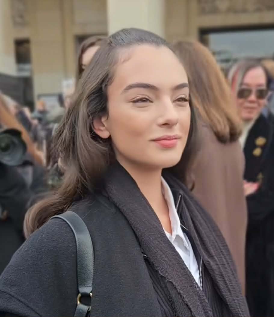 Daleko od matki! Do sieci wyciekły nowe, przypadkowe zdjęcia córki Kassela i Bellucci