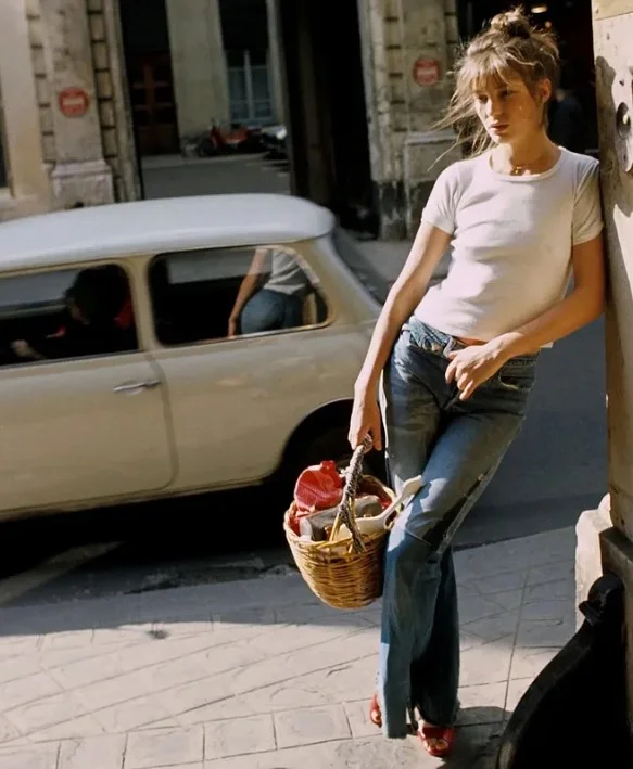 Kultowa ikona wśród gigantów mody: Jane Birkin – uosobienie nienagannego gustu i ponadczasowej elegancji