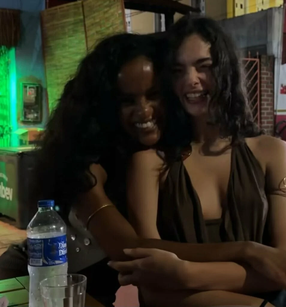 Córka Kassel pokazała rzadkie zdjęcie z młodą macochą: w sieci dyskutuje się o różnicy wieku i rodzinnej idylli.