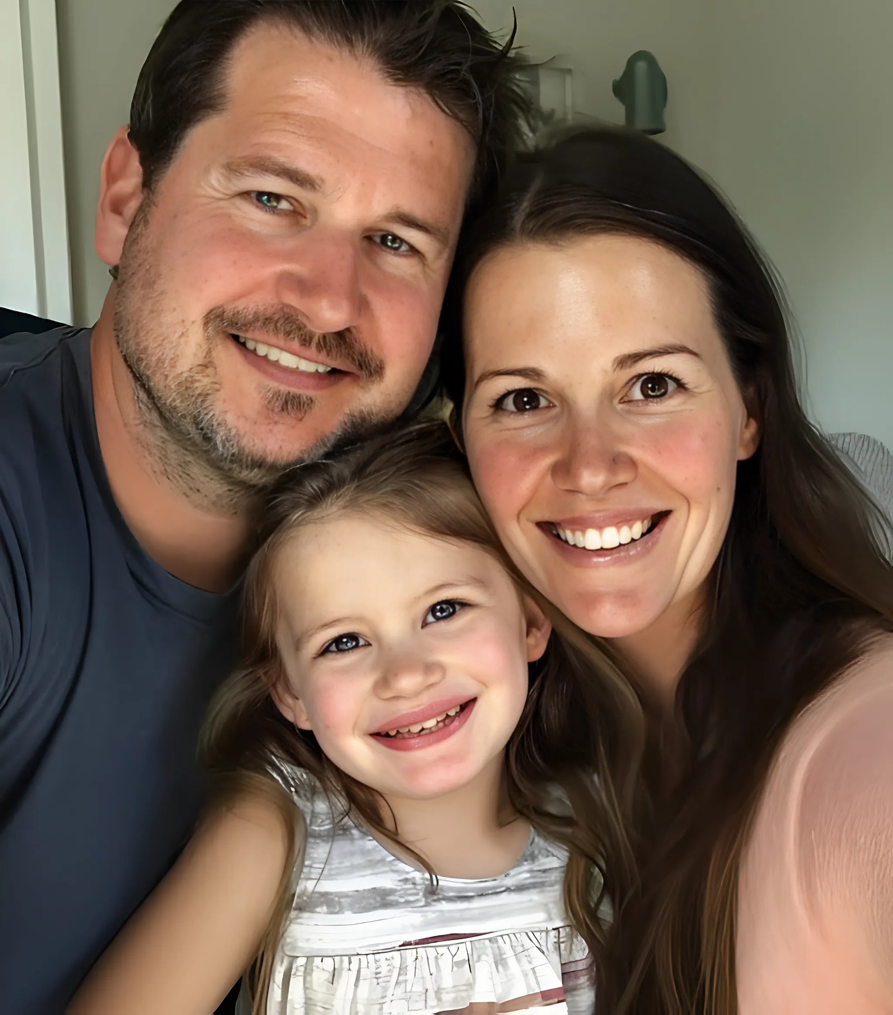 Moja matka wyrzekła się mnie za to, że ożeniłem się z samotną matką – wyśmiewała moje życie, a trzy lata później, gdy je zobaczyła, załamała się