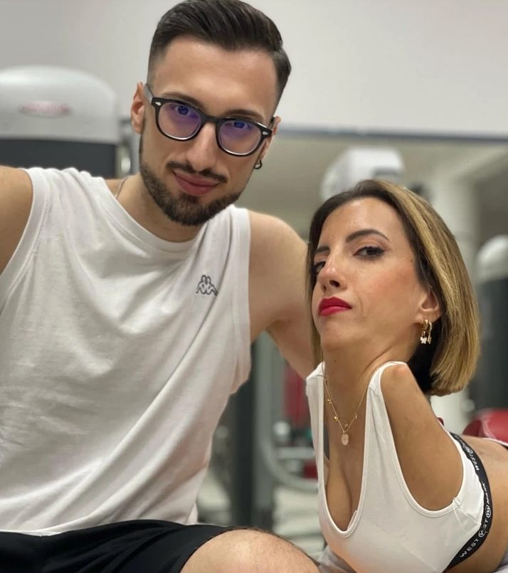 Poznaj kobietę urodzoną bez rąk i jednej nogi, która inspiruje cały świat! Zobacz zdjęcia!