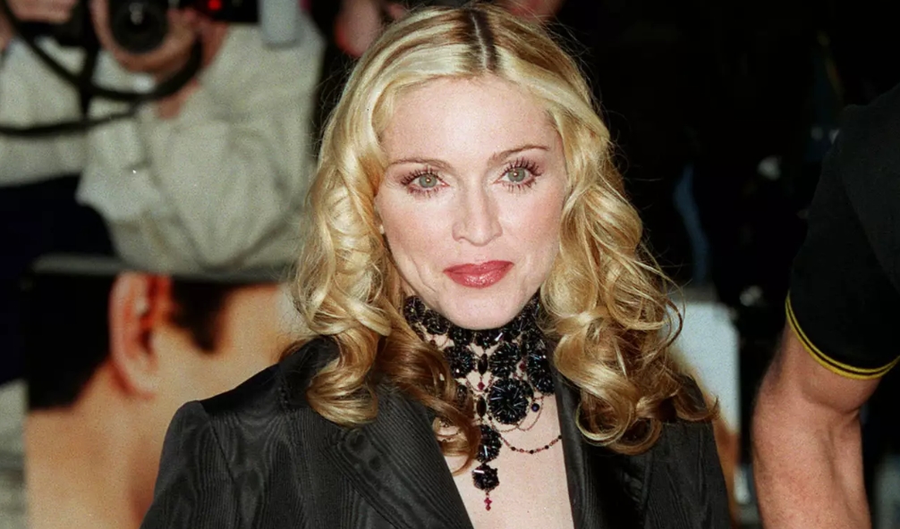 Czy ją rozpoznałeś/aś? Zobacz rzadkie zdjęcia buntowniczki, która zrewolucjonizowała muzykę pop.