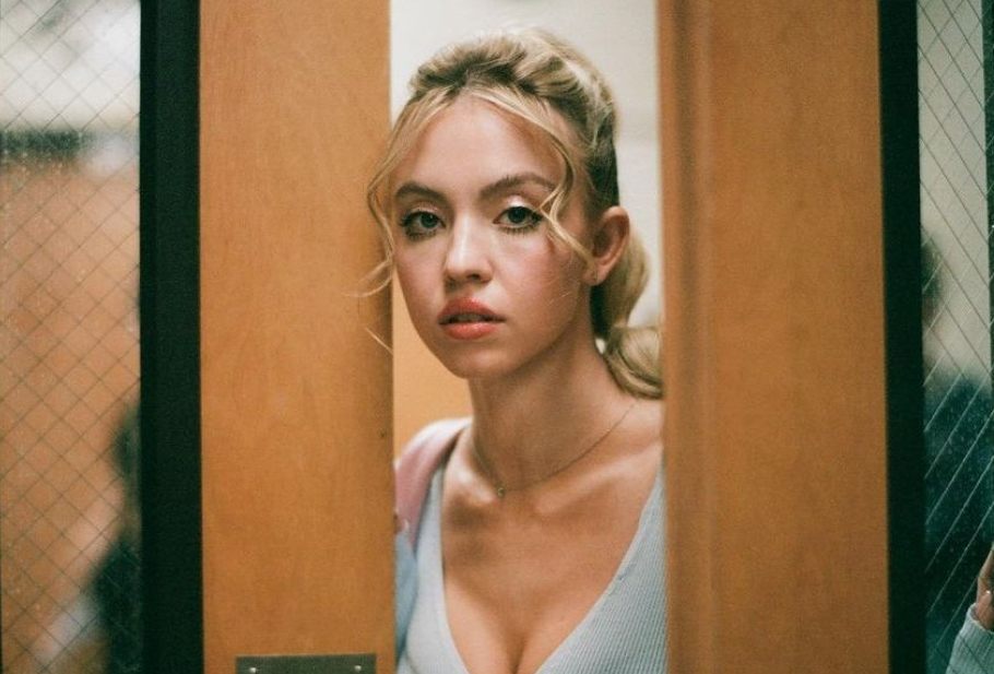 Kostiumowa fotografia, która wszystkich zastanowiła: kim ona jest?