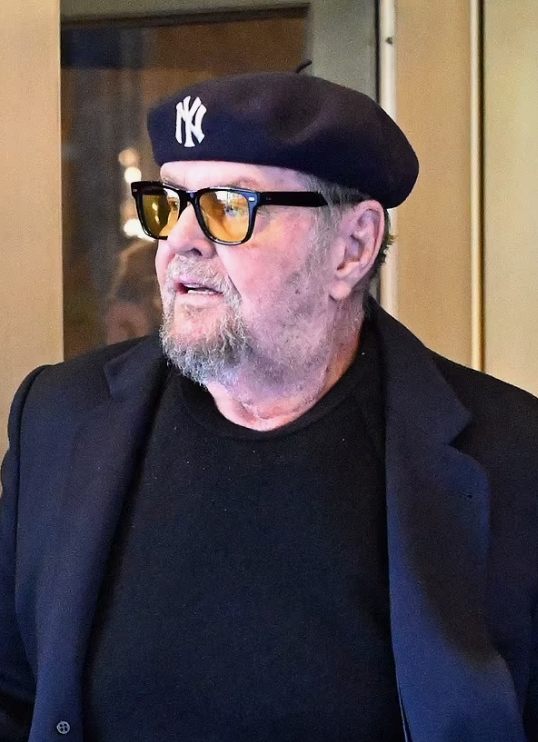 Ikona Hollywood kończy 89 lat: Czy potrafisz zgadnąć, który legendarny aktor oczarował pokolenia swoimi niezapomnianymi rolami i ponadczasowym urokiem?